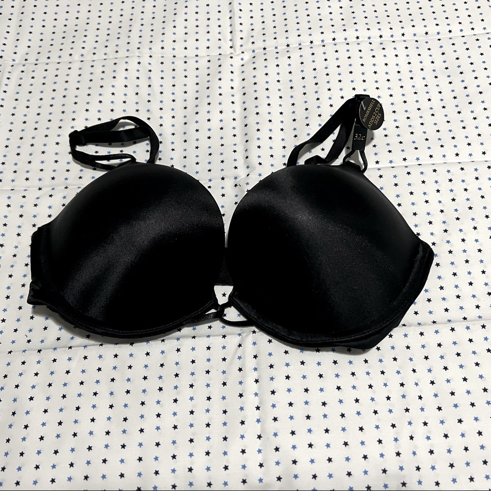 NWT Victoria’s Secret Bombshell Adds 2 Cup Bra size 32C